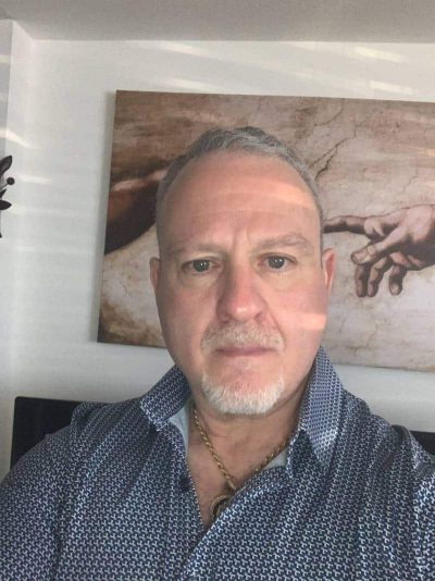 An image in Richard S's male escort portfolio