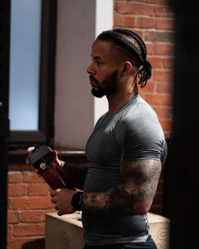 An image in Yohan's male escort portfolio