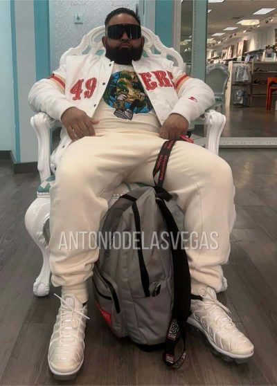 An image in Antonio's male escort portfolio