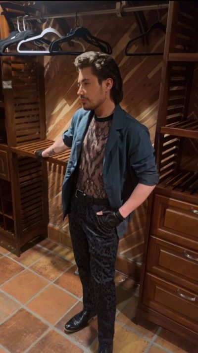 An image in Billy's male escort portfolio