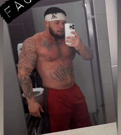 An image in Benny's male escort portfolio