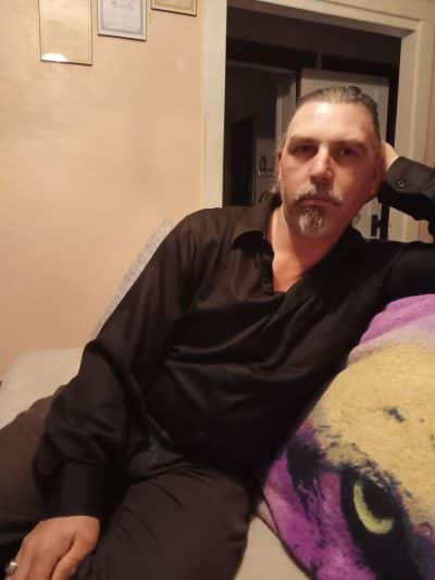 An image in William's male escort portfolio