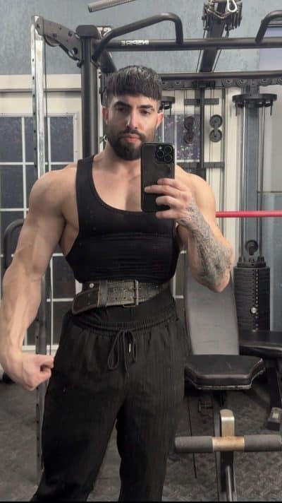 An image in Eddie's male escort portfolio