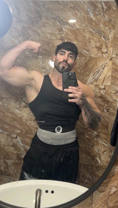 An image in Eddie's male escort portfolio