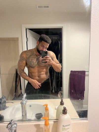 An image in Josh's male escort portfolio