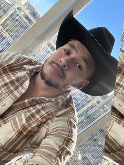 An image in Rolando's male escort portfolio