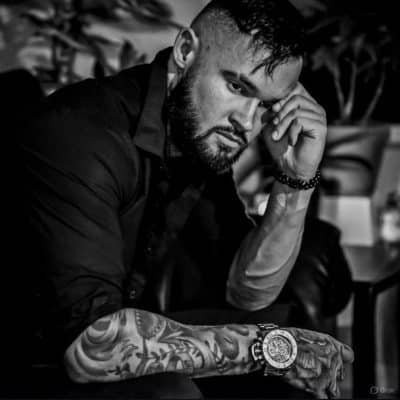 An image in Xander's male escort portfolio