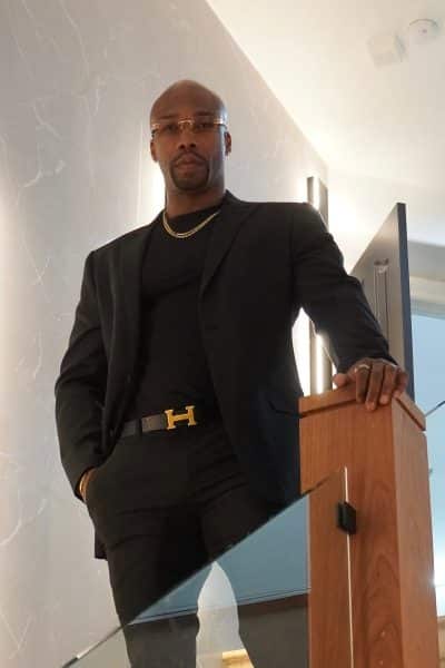 An image in Monroe Black's male escort portfolio