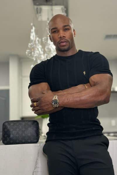 An image in Monroe Black's male escort portfolio