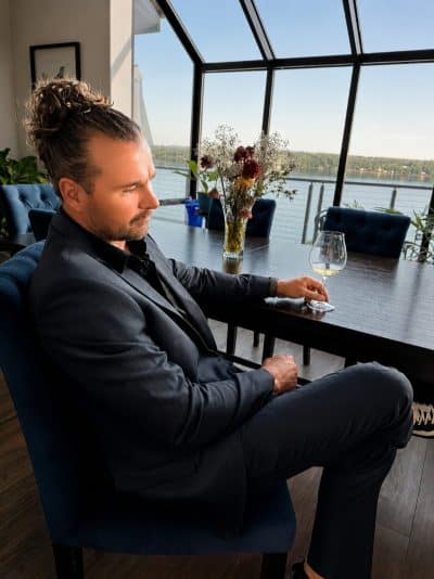 An image in Jasper's male escort portfolio