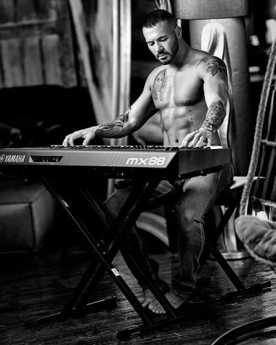 An image in Dominic's male escort portfolio