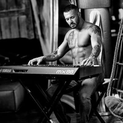 Male Escort Dominic