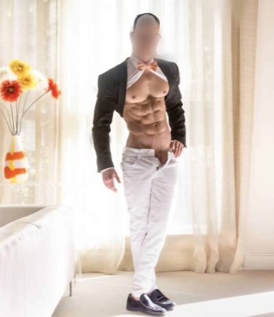 An image in Matteo's male escort portfolio