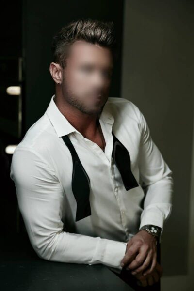 An image in Matteo's male escort portfolio