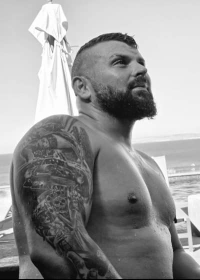 An image in Emyl's male escort portfolio