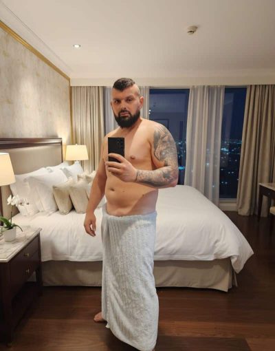 An image in Emyl's male escort portfolio