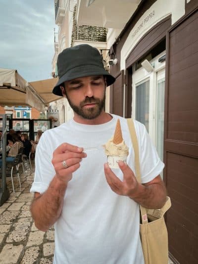 An image in Emanuele's male escort portfolio