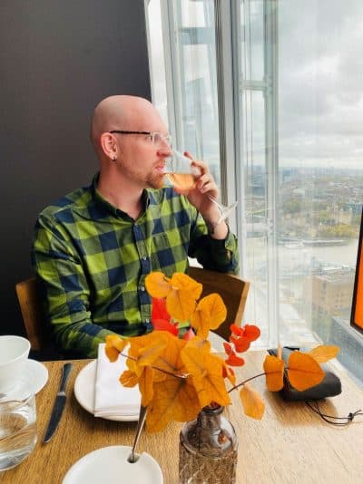 An image in Rich's male escort portfolio