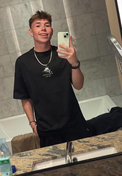 An image in Seb's male escort portfolio