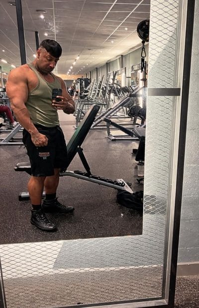 An image in Johnny's male escort portfolio