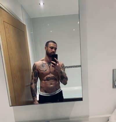 An image in Elliot's male escort portfolio