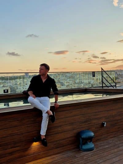 An image in Tom's male escort portfolio
