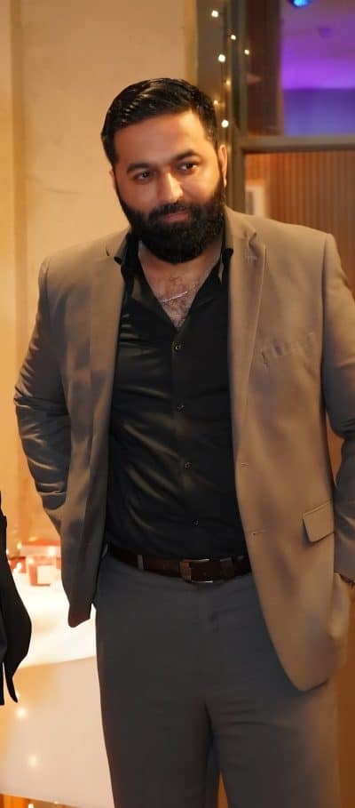 An image in Moeen's male escort portfolio