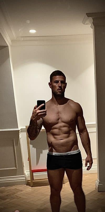 An image in Liam's male escort portfolio