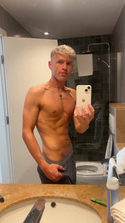 An image in Dan's male escort portfolio